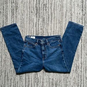 Women’s Gap Cigarette High Rise Jeans. Size 8 short.